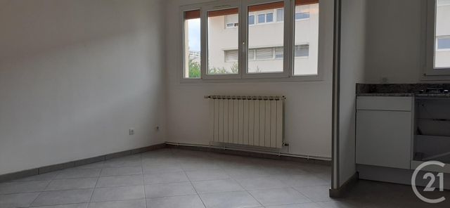 Afficher la photo en grand Appartement F2 à louer - 2 pièces - 42.05 m2 - MARSEILLE - 13008 - PROVENCE-ALPES-COTE-D-AZUR - Century 21 Alphée Immobilier