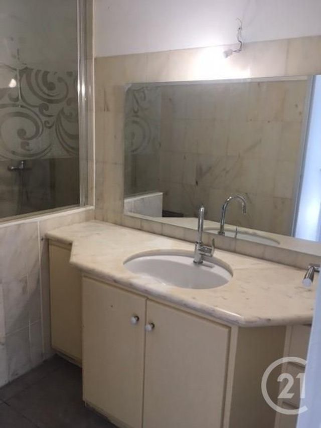 Afficher la photo en grand Appartement F2 à louer - 2 pièces - 42.05 m2 - MARSEILLE - 13008 - PROVENCE-ALPES-COTE-D-AZUR - Century 21 Alphée Immobilier