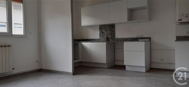 Afficher la photo en grand Appartement F2 à louer - 2 pièces - 42.05 m2 - MARSEILLE - 13008 - PROVENCE-ALPES-COTE-D-AZUR - Century 21 Alphée Immobilier