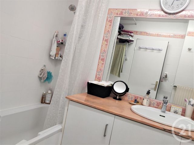Appartement à vendre - 5 pièces - 93.25 m2 - MARSEILLE - 13011 - PROVENCE-ALPES-COTE-D-AZUR - Century 21 Alphée Immobilier Appartement à vendre - 5 pièces - 93.25 m2 - MARSEILLE - 13011 - PROVENCE-ALPES-COTE-D-AZUR - Century 21 Alphée Immobilier