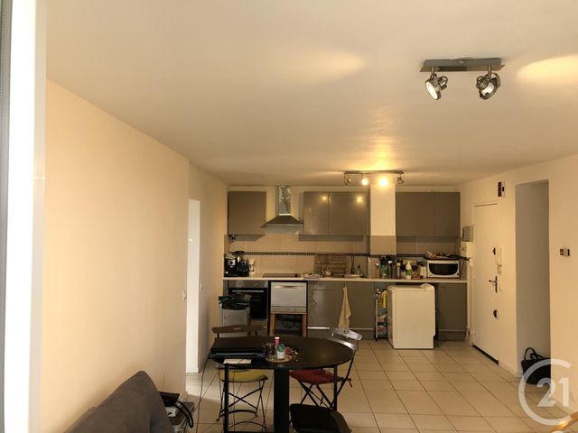 Afficher la photo en grand Appartement F4 à vendre - 3 pièces - 60.0 m2 - MARSEILLE - 13013 - PROVENCE-ALPES-COTE-D-AZUR - Century 21 Alphée Immobilier