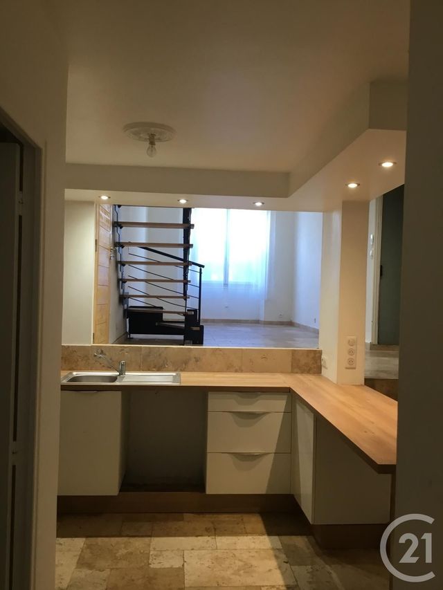 Appartement Duplex à louer - 3 pièces - 90.15 m2 - MARSEILLE - 13012 - PROVENCE-ALPES-COTE-D-AZUR - Century 21 Alphée Immobilier Appartement Duplex à louer - 3 pièces - 90.15 m2 - MARSEILLE - 13012 - PROVENCE-ALPES-COTE-D-AZUR - Century 21 Alphée Immobilier