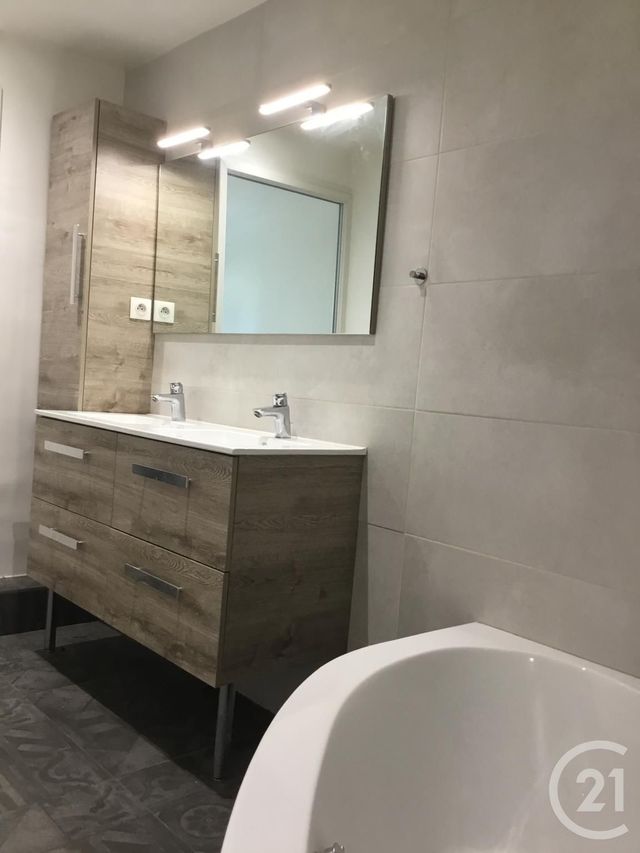 Appartement Duplex à louer - 3 pièces - 90.15 m2 - MARSEILLE - 13012 - PROVENCE-ALPES-COTE-D-AZUR - Century 21 Alphée Immobilier Appartement Duplex à louer - 3 pièces - 90.15 m2 - MARSEILLE - 13012 - PROVENCE-ALPES-COTE-D-AZUR - Century 21 Alphée Immobilier