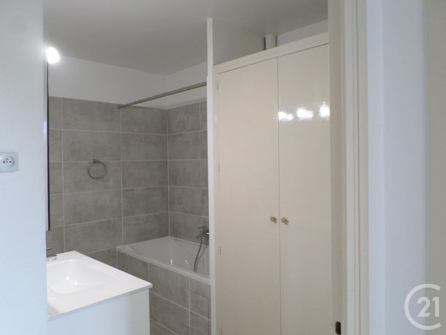 Appartement T3 à louer - 3 pièces - 65.41 m2 - MARSEILLE - 13012 - PROVENCE-ALPES-COTE-D-AZUR - Century 21 Alphée Immobilier Appartement T3 à louer - 3 pièces - 65.41 m2 - MARSEILLE - 13012 - PROVENCE-ALPES-COTE-D-AZUR - Century 21 Alphée Immobilier