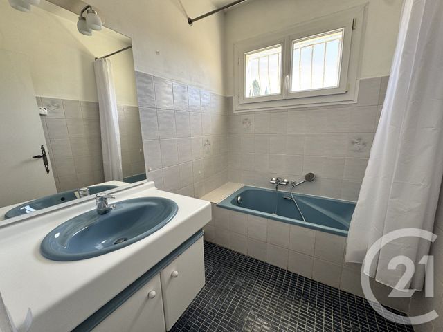Appartement T3 à louer - 3 pièces - 73.39 m2 - MARSEILLE - 13012 - PROVENCE-ALPES-COTE-D-AZUR - Century 21 Alphée Sga