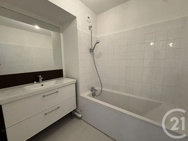 Afficher la photo en grand Appartement T4 à louer - 4 pièces - 79.88 m2 - MARSEILLE - 13012 - PROVENCE-ALPES-COTE-D-AZUR - Century 21 Alphée Sga