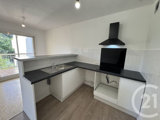 Afficher la photo en grand Appartement T4 à louer - 4 pièces - 79.88 m2 - MARSEILLE - 13012 - PROVENCE-ALPES-COTE-D-AZUR - Century 21 Alphée Sga