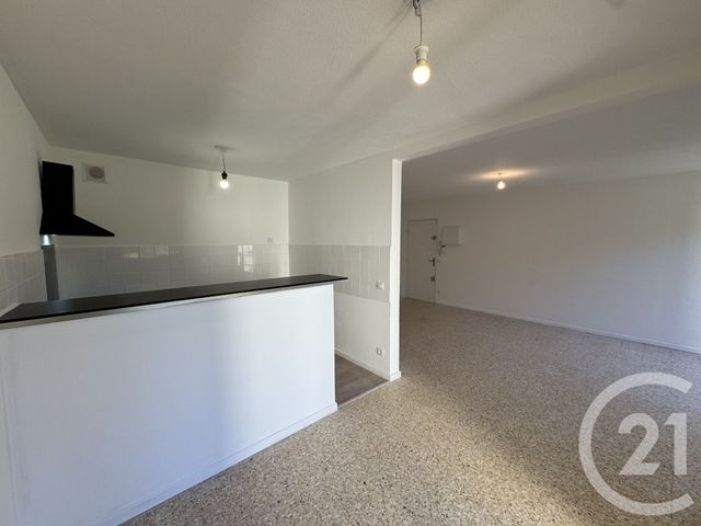 Afficher la photo en grand Appartement T4 à louer - 4 pièces - 79.88 m2 - MARSEILLE - 13012 - PROVENCE-ALPES-COTE-D-AZUR - Century 21 Alphée Sga