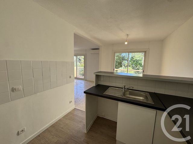 Afficher la photo en grand Appartement T4 à louer - 4 pièces - 79.88 m2 - MARSEILLE - 13012 - PROVENCE-ALPES-COTE-D-AZUR - Century 21 Alphée Sga