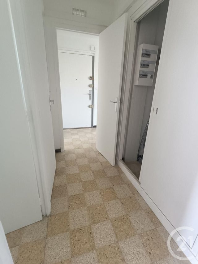 Afficher la photo en grand Appartement T3 à vendre - 3 pièces - 57.28 m2 - MARSEILLE - 13011 - PROVENCE-ALPES-COTE-D-AZUR - Century 21 Alphée Sga