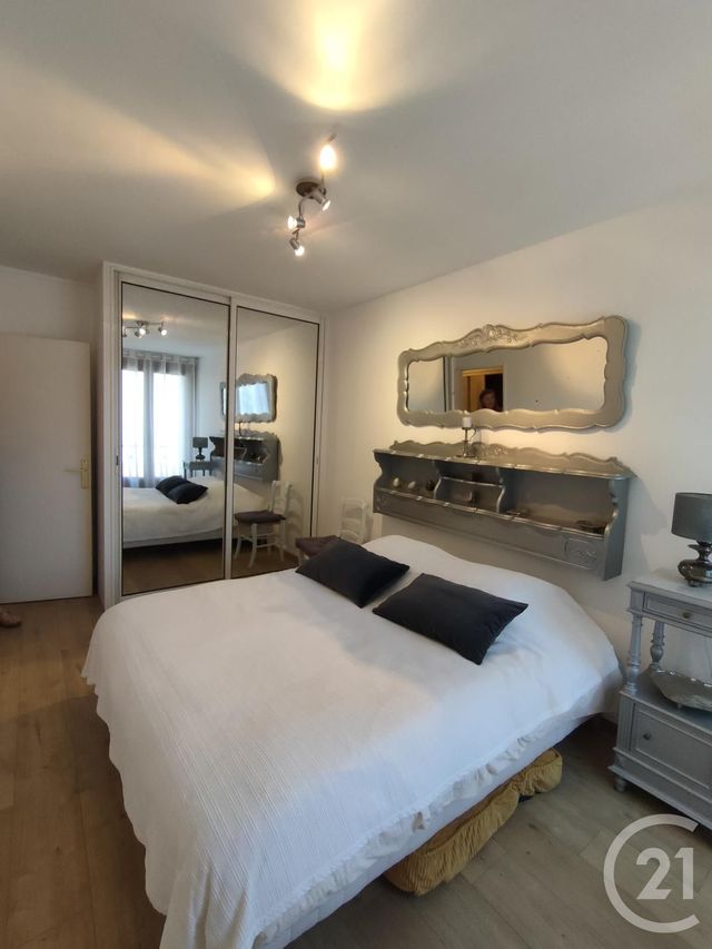 Afficher la photo en grand Appartement F4 à vendre - 4 pièces - 80.11 m2 - MARSEILLE - 13012 - PROVENCE-ALPES-COTE-D-AZUR - Century 21 Alphée Sga