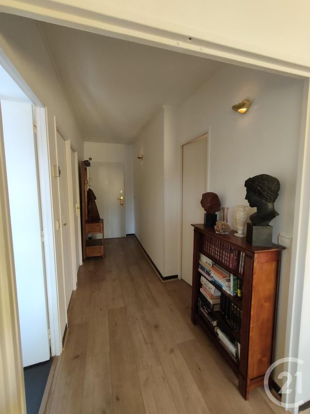 Afficher la photo en grand Appartement F4 à vendre - 4 pièces - 80.11 m2 - MARSEILLE - 13012 - PROVENCE-ALPES-COTE-D-AZUR - Century 21 Alphée Sga