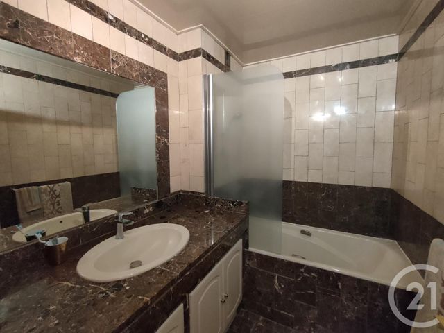 Afficher la photo en grand Appartement F4 à vendre - 4 pièces - 80.11 m2 - MARSEILLE - 13012 - PROVENCE-ALPES-COTE-D-AZUR - Century 21 Alphée Sga