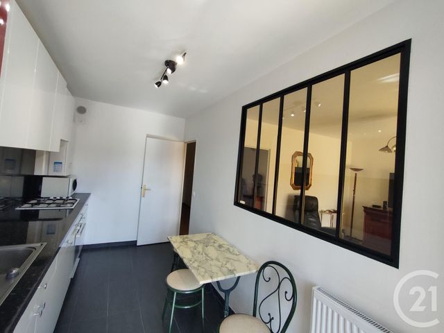 Afficher la photo en grand Appartement F4 à vendre - 4 pièces - 80.11 m2 - MARSEILLE - 13012 - PROVENCE-ALPES-COTE-D-AZUR - Century 21 Alphée Sga