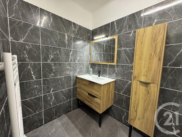 Appartement à louer - 4 pièces - 81.28 m2 - MARSEILLE - 13012 - PROVENCE-ALPES-COTE-D-AZUR - Century 21 Alphée Sga