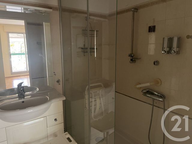 Appartement T3 à vendre - 3 pièces - 74.3 m2 - MARSEILLE - 13008 - PROVENCE-ALPES-COTE-D-AZUR - Century 21 Alphée Sga