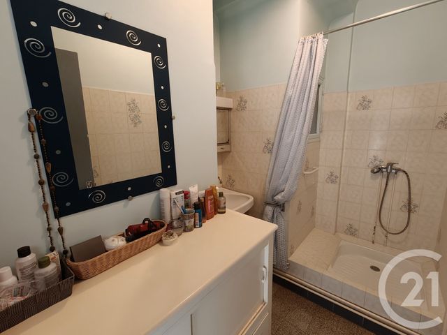 Appartement T3 à vendre - 3 pièces - 62.33 m2 - MARSEILLE - 13005 - PROVENCE-ALPES-COTE-D-AZUR - Century 21 Alphée Sga