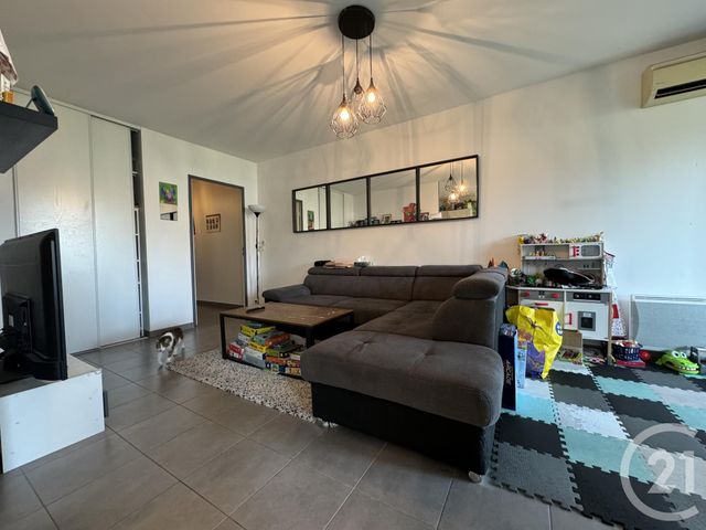 Appartement T3 à louer - 3 pièces - 72.39 m2 - MARSEILLE - 13005 - PROVENCE-ALPES-COTE-D-AZUR - Century 21 Alphée Sga