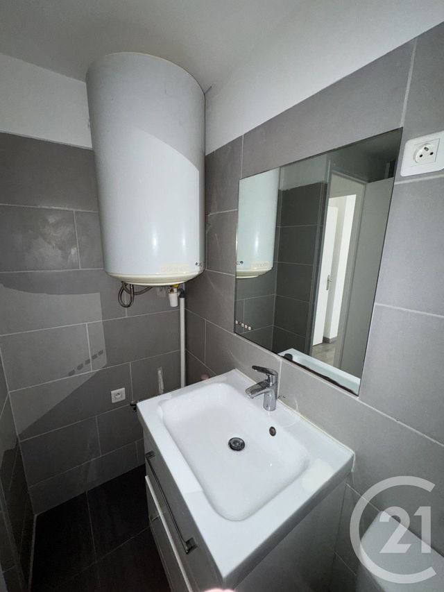 Appartement T2 à louer - 2 pièces - 40.03 m2 - MARSEILLE - 13003 - PROVENCE-ALPES-COTE-D-AZUR - Century 21 Alphée Sga