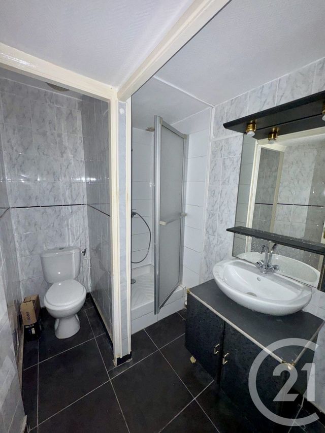 Appartement à louer - 2 pièces - 58.5 m2 - MARSEILLE - 13005 - PROVENCE-ALPES-COTE-D-AZUR - Century 21 Alphée Sga