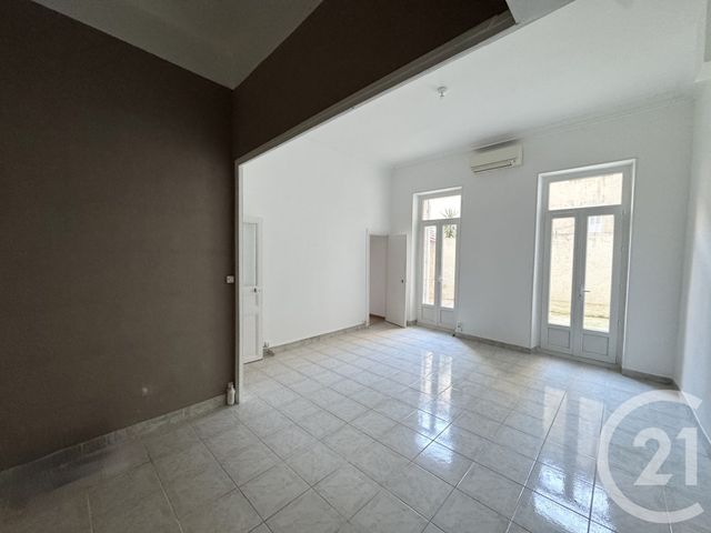Appartement à louer - 2 pièces - 58.5 m2 - MARSEILLE - 13005 - PROVENCE-ALPES-COTE-D-AZUR - Century 21 Alphée Sga