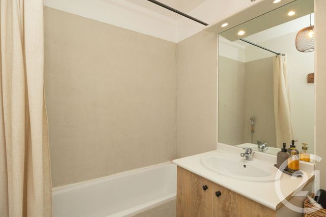 Appartement T3 à vendre - 3 pièces - 56.24 m2 - MARSEILLE - 13004 - PROVENCE-ALPES-COTE-D-AZUR - Century 21 Alphée Sga