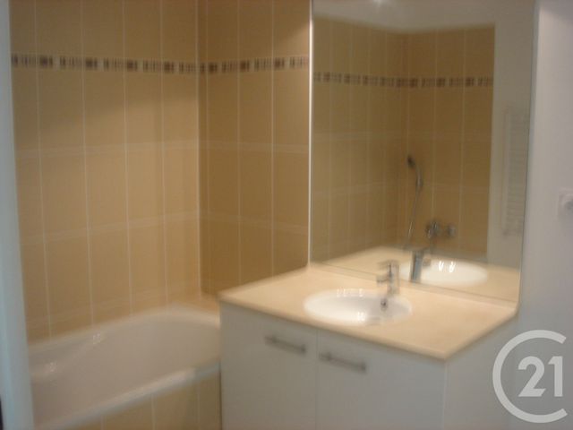 Appartement T3 à louer - 3 pièces - 60.3 m2 - MARSEILLE - 13012 - PROVENCE-ALPES-COTE-D-AZUR - Century 21 Alphée Sga