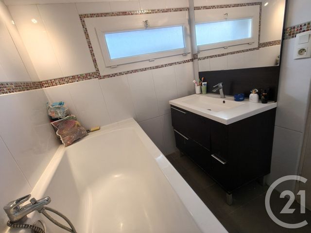 Appartement F3 à vendre - 4 pièces - 70.0 m2 - MARSEILLE - 13012 - PROVENCE-ALPES-COTE-D-AZUR - Century 21 Alphée Sga