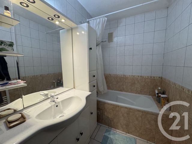 Appartement T3 à louer - 3 pièces - 57.25 m2 - MARSEILLE - 13011 - PROVENCE-ALPES-COTE-D-AZUR - Century 21 Alphée Sga