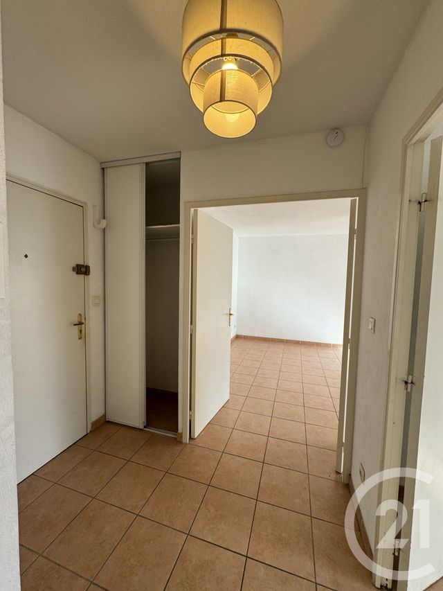 Appartement T2 à louer - 2 pièces - 44.0 m2 - MARSEILLE - 13005 - PROVENCE-ALPES-COTE-D-AZUR - Century 21 Alphée Sga
