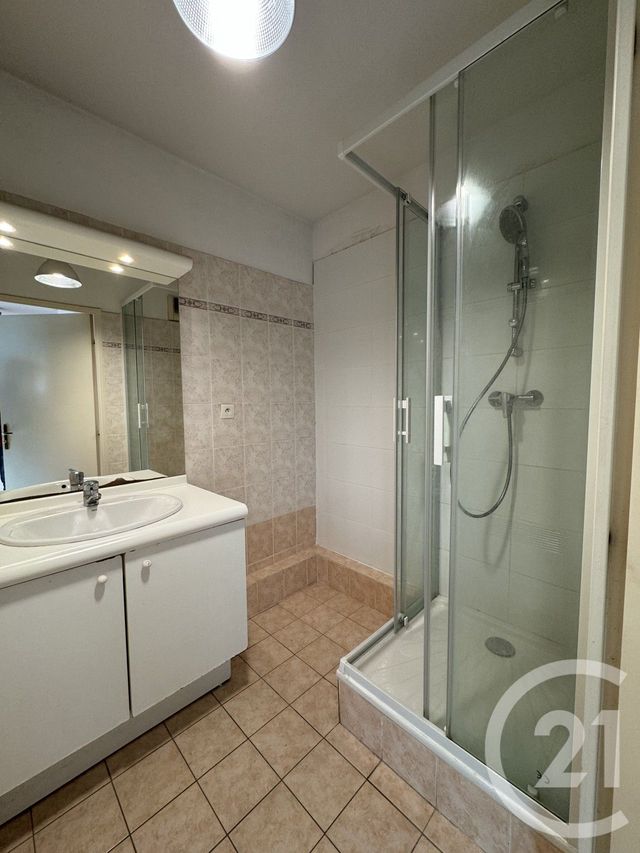 Appartement T2 à louer - 2 pièces - 44.0 m2 - MARSEILLE - 13005 - PROVENCE-ALPES-COTE-D-AZUR - Century 21 Alphée Sga