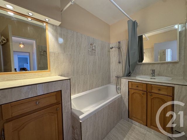 Appartement T2 à louer - 2 pièces - 54.54 m2 - MARSEILLE - 13010 - PROVENCE-ALPES-COTE-D-AZUR - Century 21 Alphée Sga