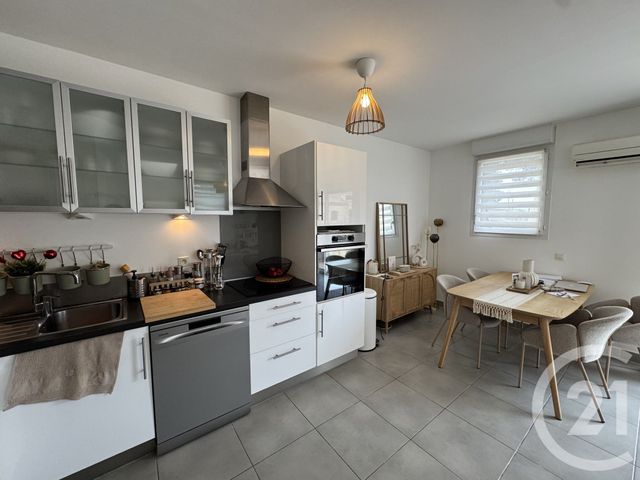 Appartement T3 à louer - 3 pièces - 61.75 m2 - ALLAUCH - 13 - PROVENCE-ALPES-COTE-D-AZUR - Century 21 Alphée Sga
