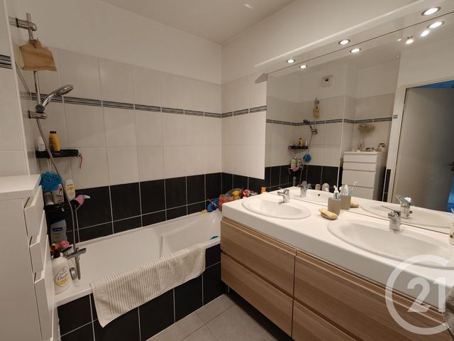 Appartement T3 à vendre - 3 pièces - 63.47 m2 - MARSEILLE - 13012 - PROVENCE-ALPES-COTE-D-AZUR - Century 21 Alphée Sga