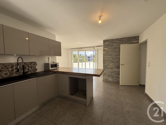 Appartement T3 à louer - 3 pièces - 60.4 m2 - MARSEILLE - 13012 - PROVENCE-ALPES-COTE-D-AZUR - Century 21 Alphée Sga