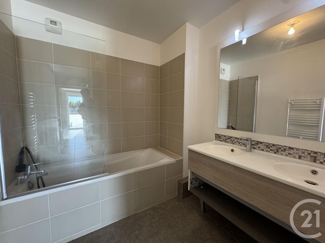 Appartement T3 à louer - 3 pièces - 60.4 m2 - MARSEILLE - 13012 - PROVENCE-ALPES-COTE-D-AZUR - Century 21 Alphée Sga