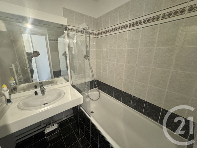 Appartement T2 à louer - 2 pièces - 45.0 m2 - MARSEILLE - 13013 - PROVENCE-ALPES-COTE-D-AZUR - Century 21 Alphée Sga