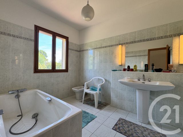 maison à louer - 6 pièces - 166.52 m2 - MARSEILLE - 13012 - PROVENCE-ALPES-COTE-D-AZUR - Century 21 Alphée Sga