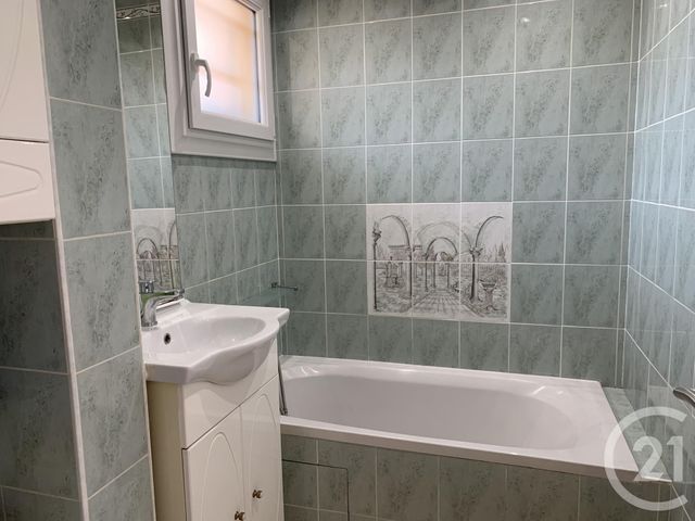 Appartement T2 à louer - 2 pièces - 40.39 m2 - AUBAGNE - 13 - PROVENCE-ALPES-COTE-D-AZUR - Century 21 Alphée Sga