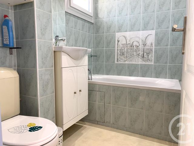 Appartement T2 à louer - 2 pièces - 40.39 m2 - AUBAGNE - 13 - PROVENCE-ALPES-COTE-D-AZUR - Century 21 Alphée Sga