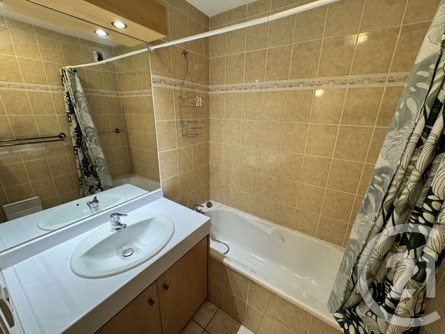 Appartement T2 à louer - 2 pièces - 53.8 m2 - MARSEILLE - 13006 - PROVENCE-ALPES-COTE-D-AZUR - Century 21 Alphée Sga