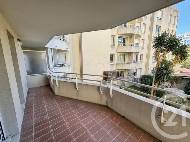 Appartement T2 à louer - 2 pièces - 53.8 m2 - MARSEILLE - 13006 - PROVENCE-ALPES-COTE-D-AZUR - Century 21 Alphée Sga